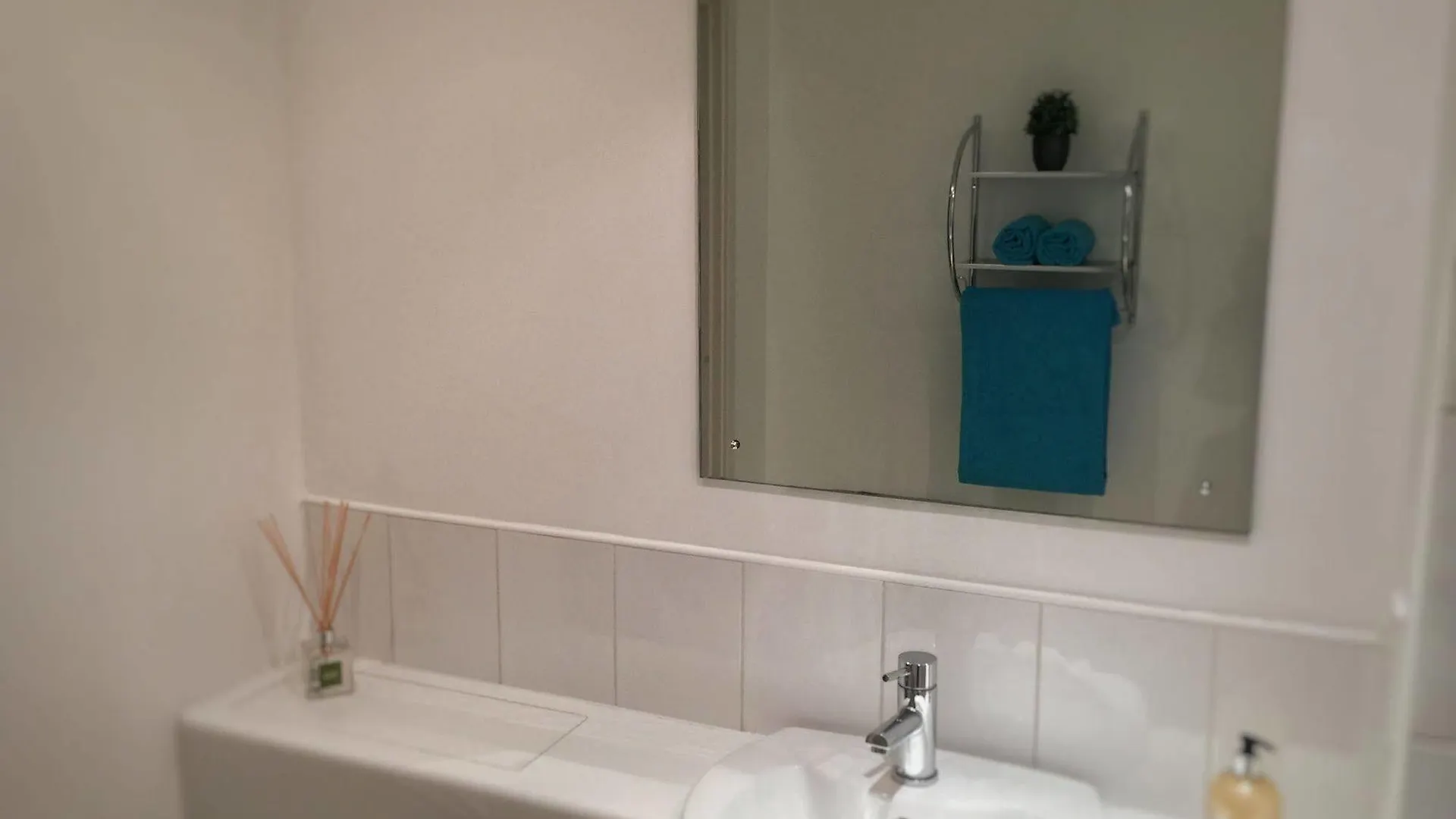 The Cathedral Suite Apartment With Love Your Stay Sheffield