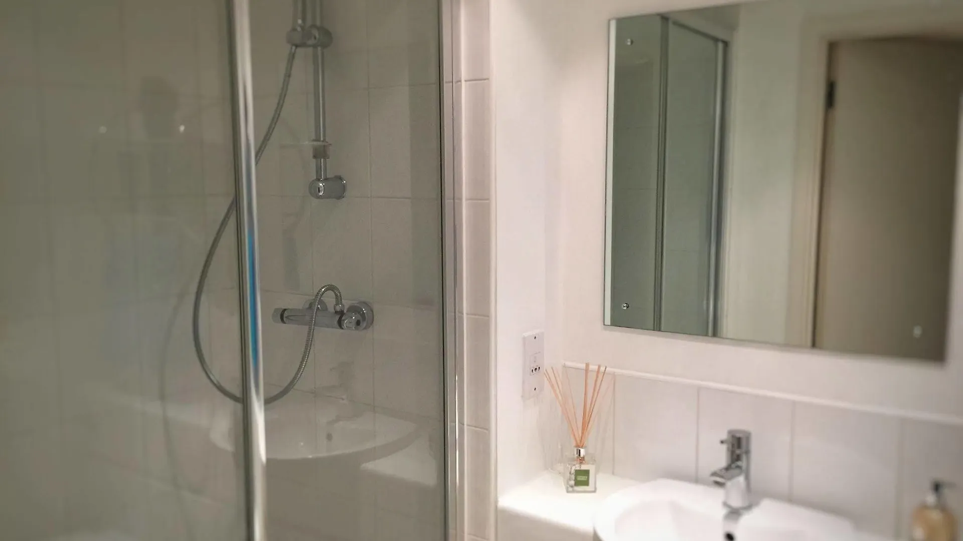 The Cathedral Suite Apartment With Love Your Stay Sheffield