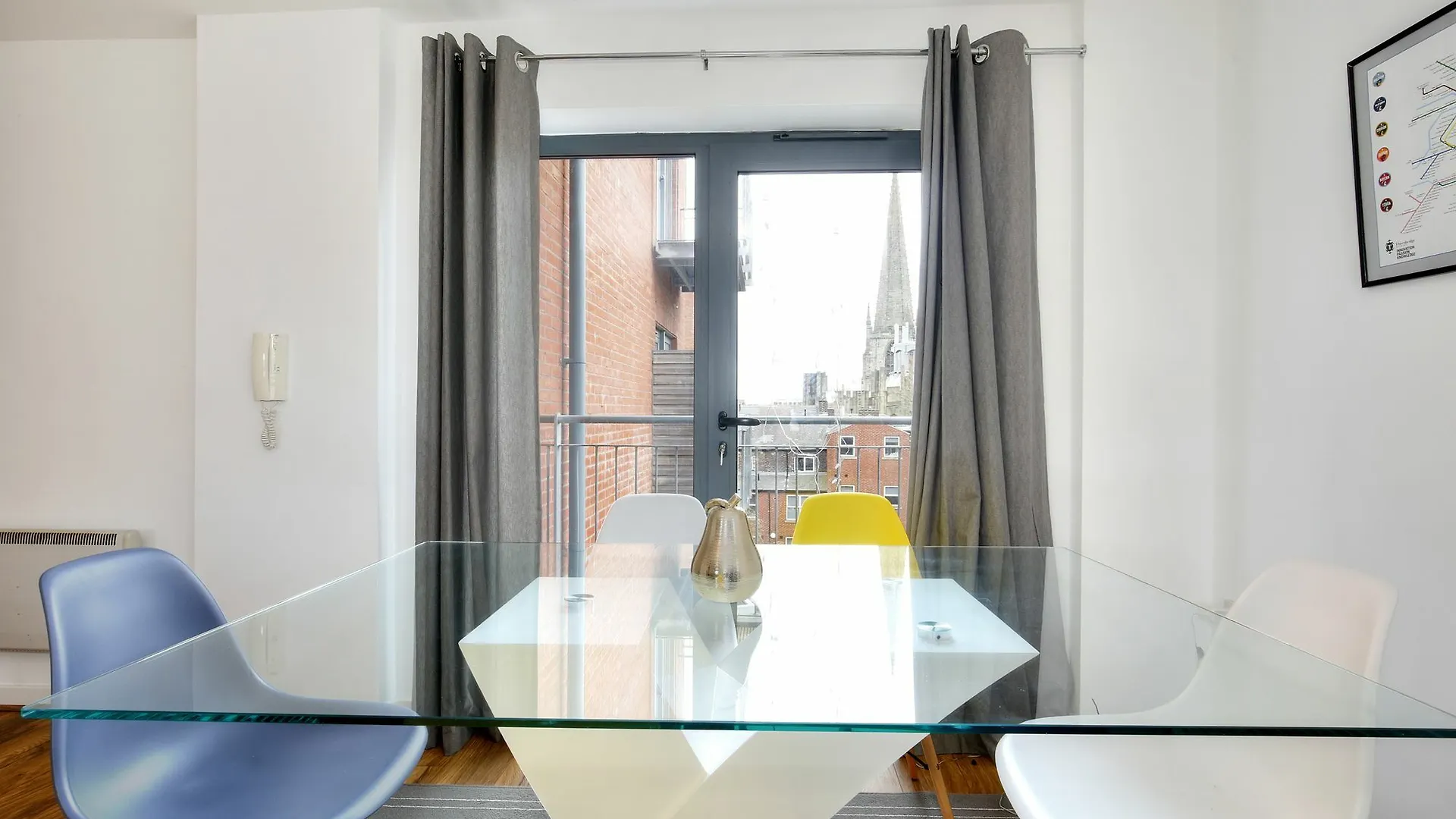 The Cathedral Suite Apartment With Love Your Stay Sheffield 0*,  Egyesült Királyság
